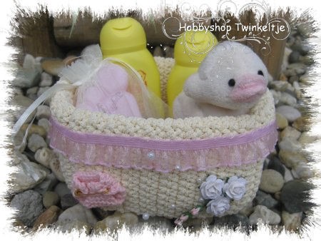 Kraam mandje 01 baby girl